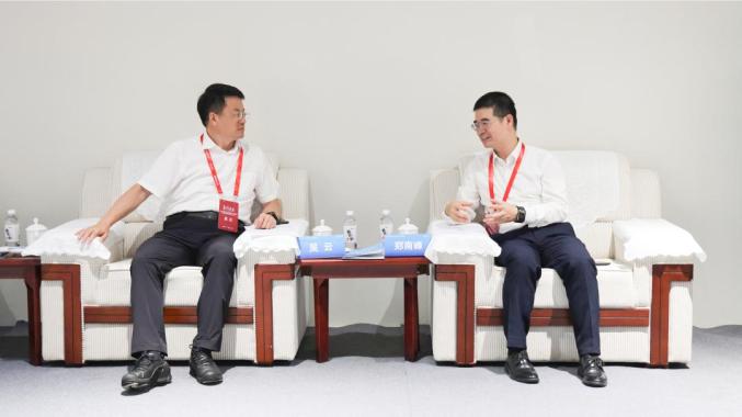 吳云與中國科學(xué)院院士、中國氫能聯(lián)盟戰(zhàn)略指導(dǎo)