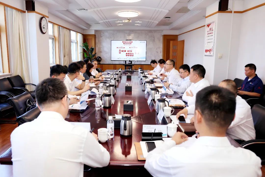 中國電氣裝備黨委書記、董事長李洪鳳到寶雞駐地企業(yè)調(diào)研