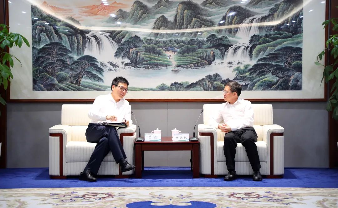 中國電氣裝備黨委書記、董事長李洪鳳會見上海電氣集團(tuán)黨委書記、董事長吳磊