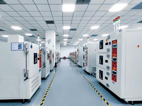 新型儲能行業(yè)快速發(fā)展，海博思創(chuàng)為產(chǎn)業(yè)規(guī)?；峁┯辛χ? width=