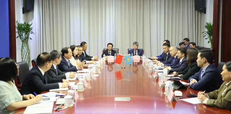 金壯龍會見哈薩克斯坦數(shù)字發(fā)展、創(chuàng)新和航空航天工業(yè)部部長扎斯蘭·馬季耶夫