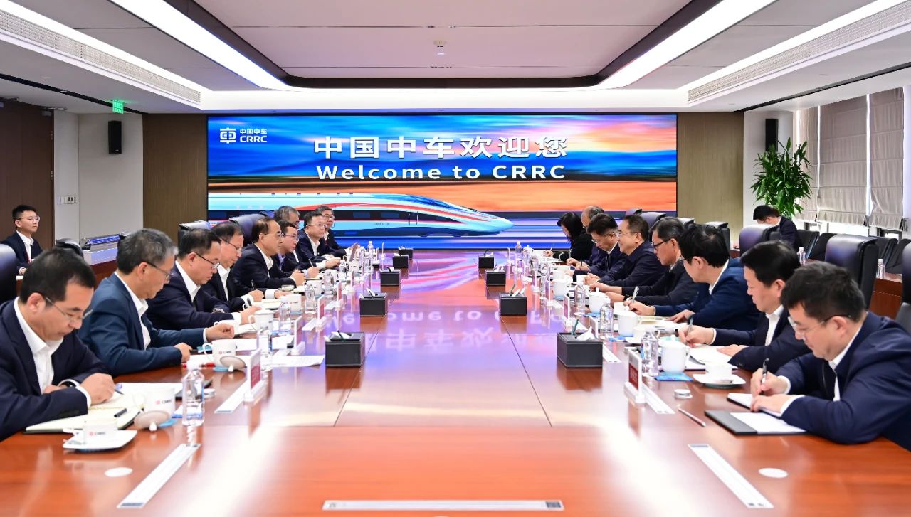 大唐集團(tuán)黨組書記、董事長(zhǎng)鄒磊與中國(guó)中車黨委書記、董事長(zhǎng)孫永才座談交流