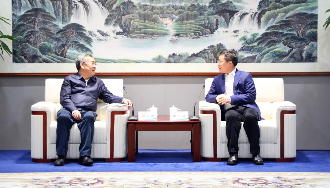 中國電氣裝備黨委書記、董事長李洪鳳會見國家開發(fā)銀行戰(zhàn)略客戶部總經(jīng)理邵立波