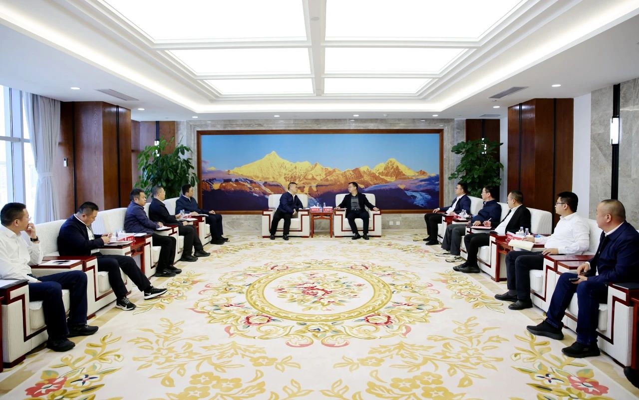 大唐云南公司黨委書記、董事長王繼才與中鐵十局集團(tuán)有限公司總經(jīng)理、黨委副書記范中兵會談