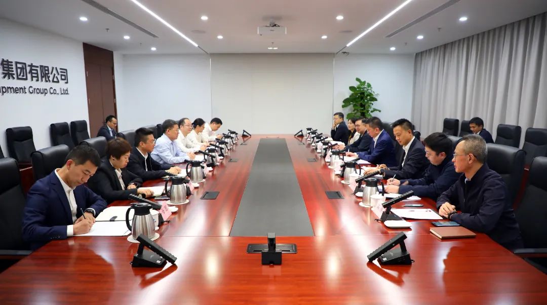 中國電氣裝備黨委書記、董事長李洪鳳會(huì)見上海市國資委黨委書記、主任賀青