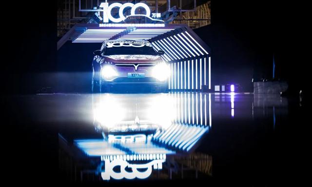 年產(chǎn)量破千萬，中國新能源汽車挑戰(zhàn)中前行