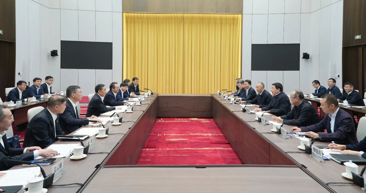 中國能建黨委書記、董事長宋海良與國家電網(wǎng)董事長、黨組書記張智剛會(huì)談