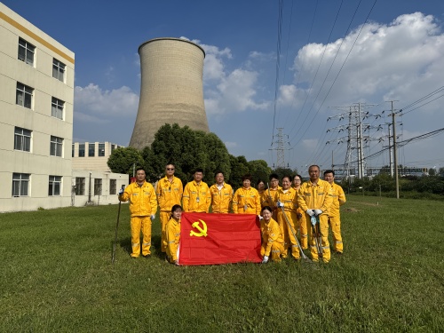 南京化學(xué)工業(yè)園熱電有限公司黨員先鋒在行動，廠外環(huán)境整治展擔(dān)當(dāng)