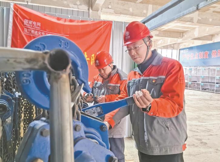 李俊鵬：走南闖北建電網(wǎng)，施工細(xì)節(jié)見真章