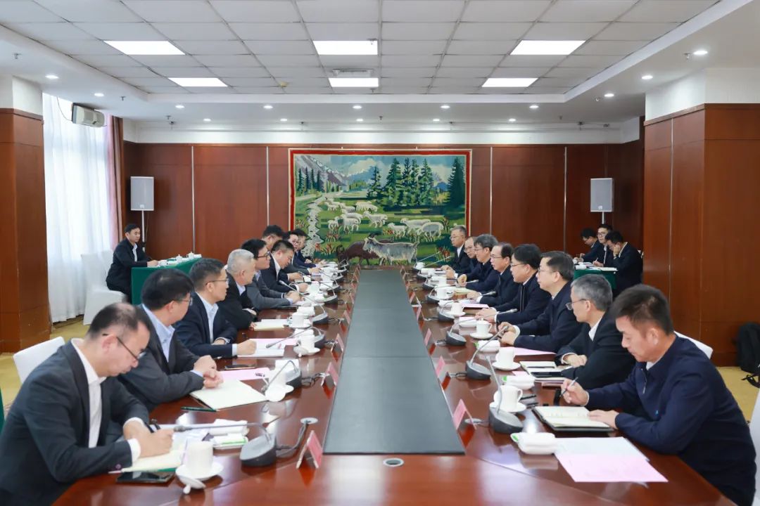 華電集團黨組書記、董事長江毅與上海電氣黨委書記、董事長吳磊舉行會談