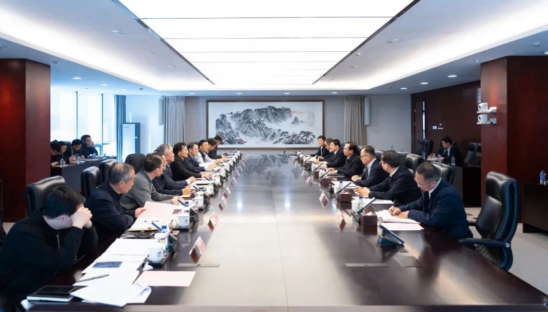 華電集團(tuán)董事長(zhǎng)、黨組書記江毅與北京市政府黨組成員、副市長(zhǎng)文獻(xiàn)舉行會(huì)談