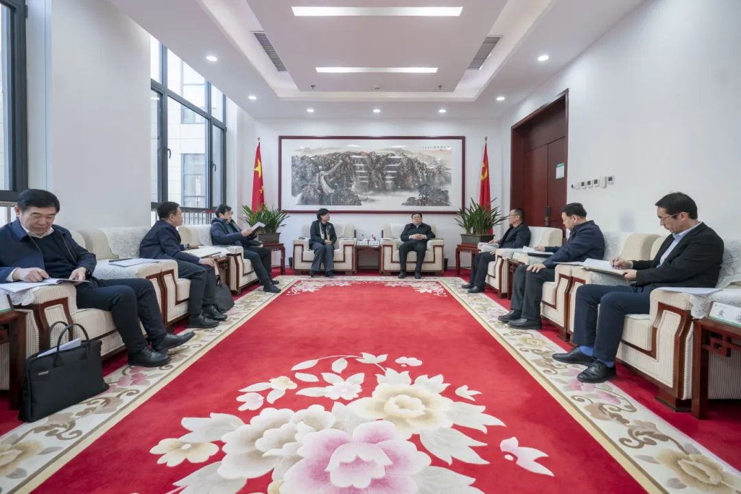 內(nèi)蒙古電力集團(tuán)與包頭市政府、中國二冶集團(tuán)、中國能建華北院和陜西院交流座談
