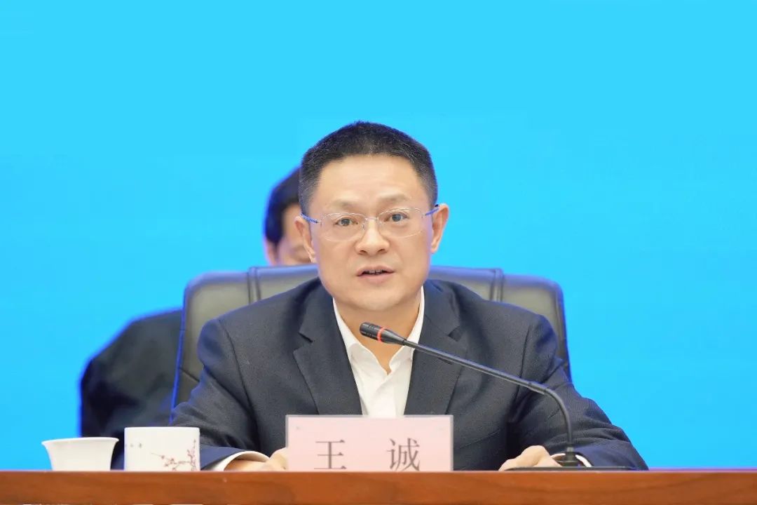 這一新成立能源集團，董事長、總經(jīng)理亮相
