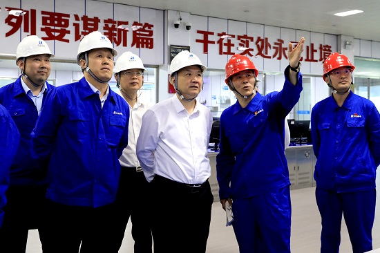 中國(guó)華能集團(tuán)董事長(zhǎng)溫樞剛到鶴崗電廠、伊春熱電督導(dǎo)調(diào)研生態(tài)環(huán)保及安全生產(chǎn)工作