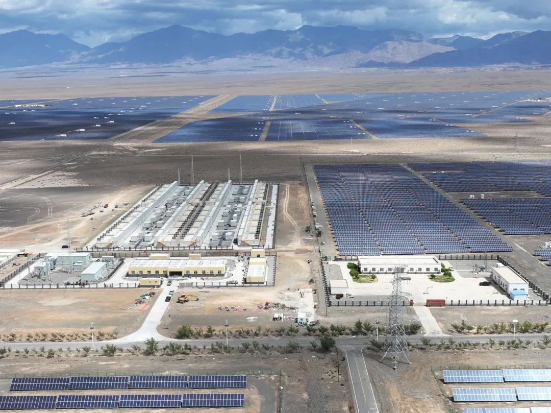 哈密石城子南“全釩液流”獨立儲能電站順利“上線”