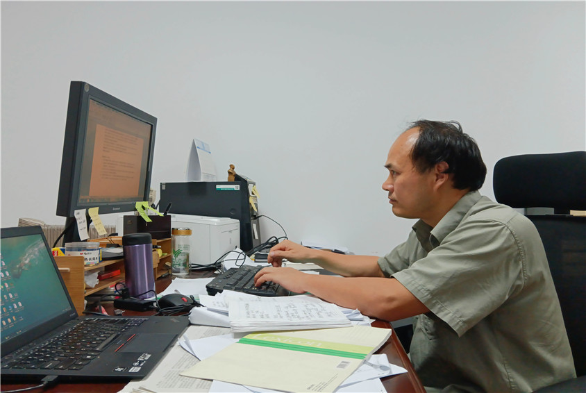 【老兵退伍  初心不改】周志勇： 執(zhí)筆如槍，他為萬家燈火寫春秋