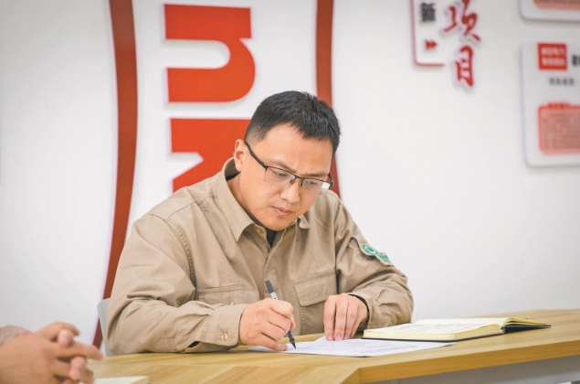 每個(gè)創(chuàng)新靈感都來自一線——記全國(guó)勞動(dòng)模范蘇向陽